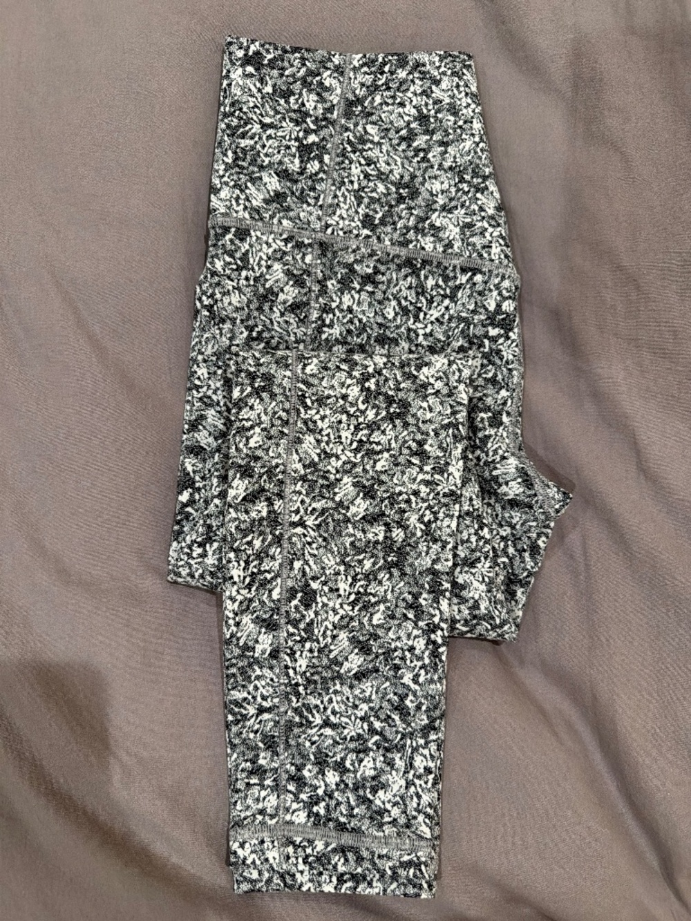 NWOT Athleta High-Rise Stash Pocket Leggings | Black & White Print | Sz Small